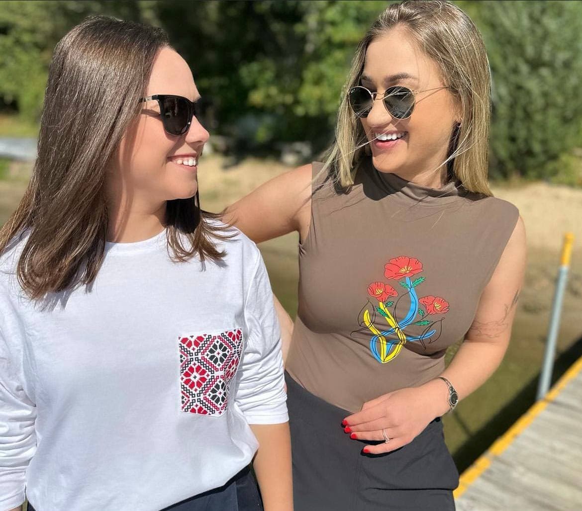 ukrainian girls with embroidery attire